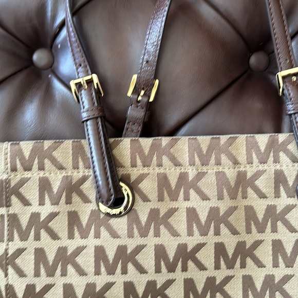 Michael Kors tote - Picture 2 of 6